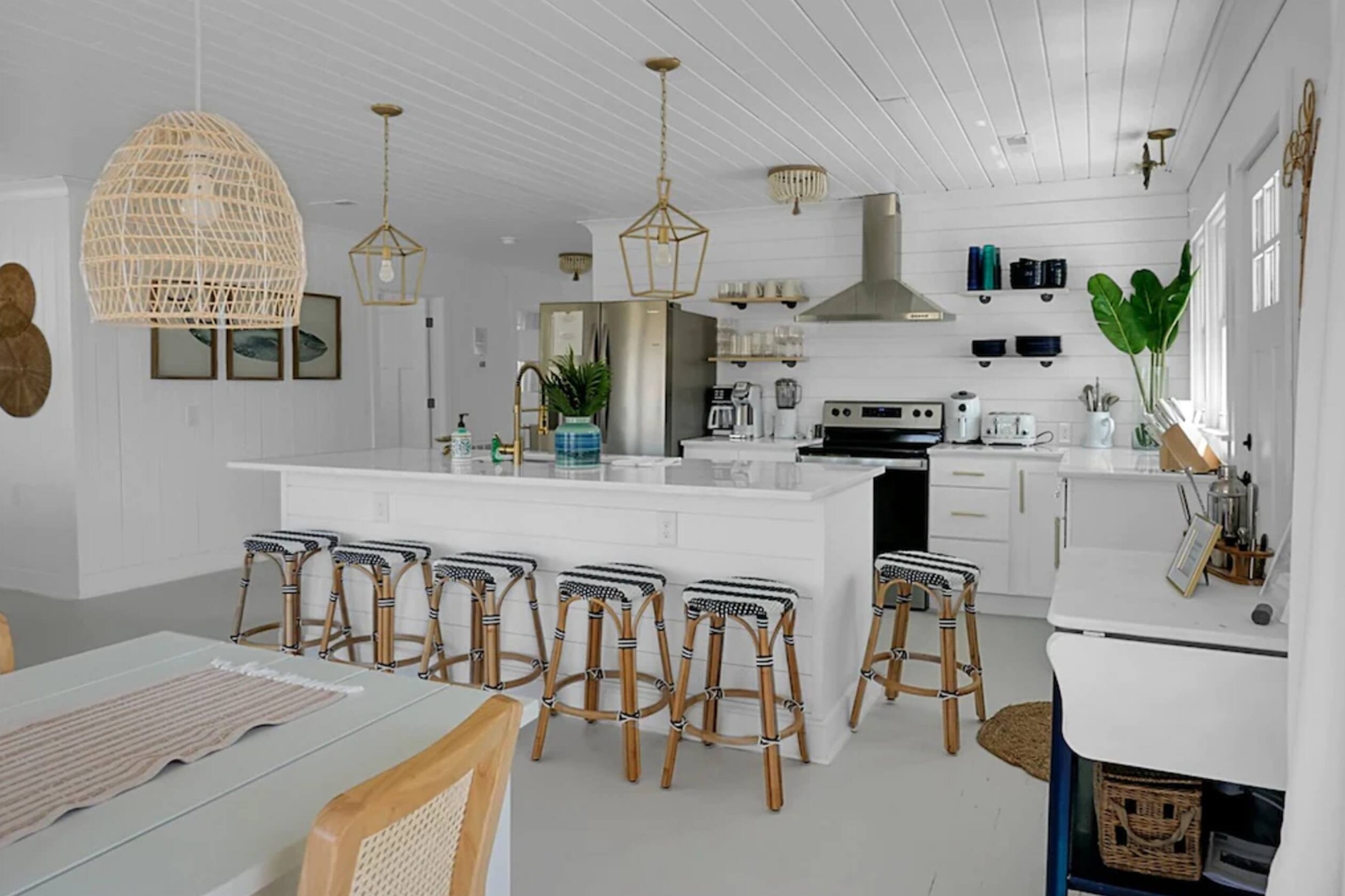 A beautifully restored 1950s Edisto Beach cottage exterior